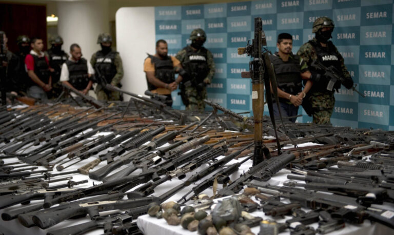 6 người bị cáo buộc vận chuyển võ khí cho băng đảng ma túy Mexico